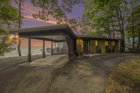 18243 N Shore Estates Rd, Spring Lake, MI 49456