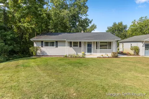 13571 Woodrow Ave NW, Grand Rapids, MI 49534