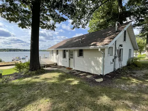 15211 Silver Beach Dr, Gowen, MI 49326