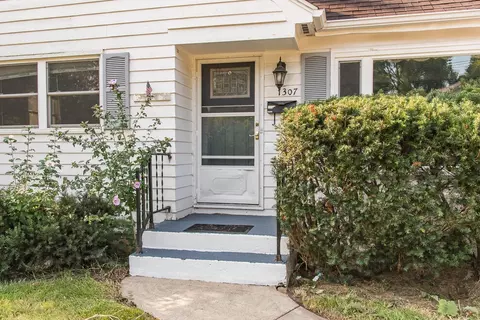 1307 Alamo Ave, Kalamazoo, MI 49006