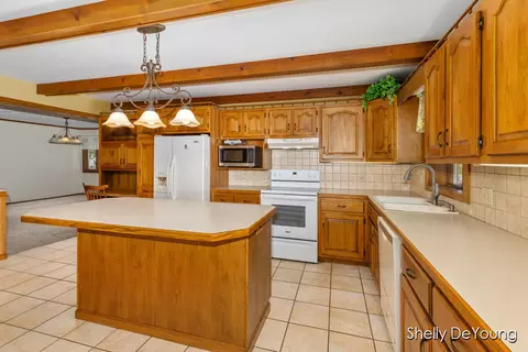 Kitchen - 2273 E 128th St, Grant, MI 49327 photo 2 of 5