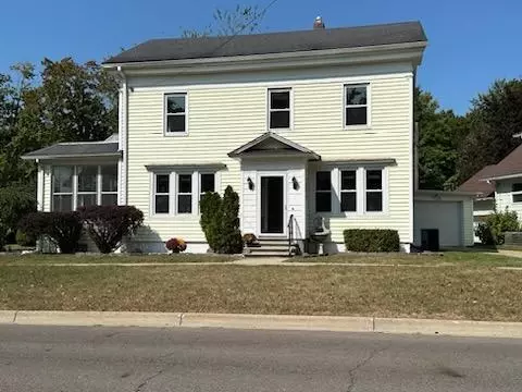 304 E Bennett St, Three Rivers, MI 49093 photo 2