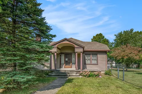 201 Colfax St, Plainwell, MI 49080