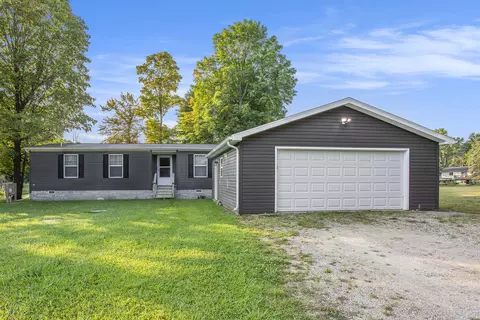 4215 E Shore Dr, Stanton, MI 48888
