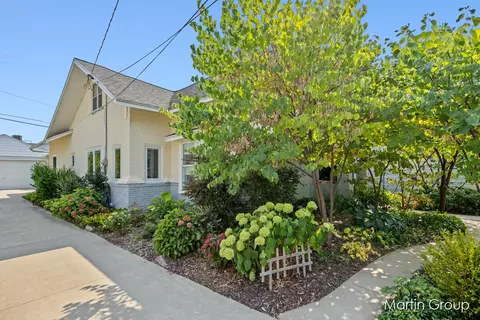 550 Lovett Ave SE, Grand Rapids, MI 49506