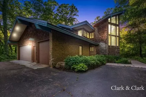 10115 Augusta Valley Ct SE, Ada, MI 49301