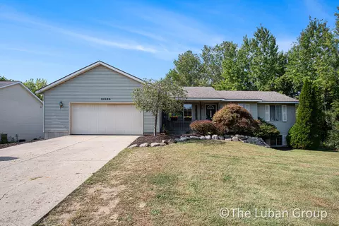 10989 Gayle Ln, Allendale, MI 49401
