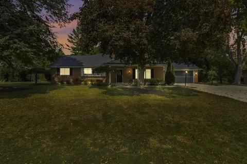 1636 Mark Hopkins Rd, Bloomfield Hills, MI 48302