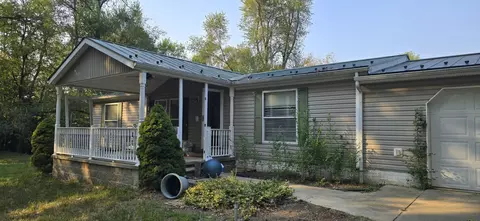 3253 S Crestview Dr, Adrian, MI 49221