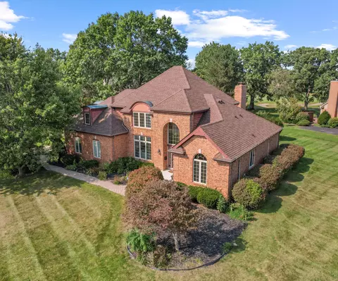 5053 Doral Dr, Ann Arbor, MI 48108