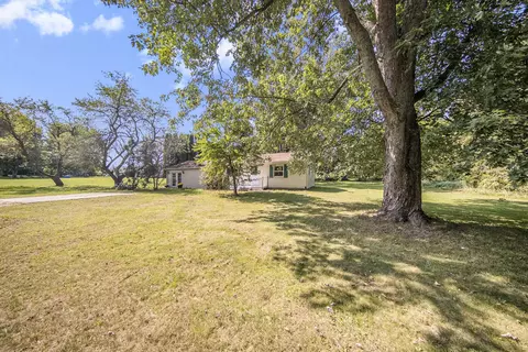 9000 N Meridian Rd, Pleasant Lake, MI 49272