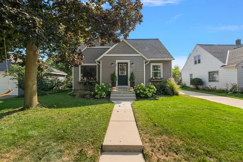 25 S Lindy St, Zeeland, MI 49464