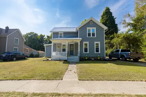 909 Burr Oak St, Albion, MI 49224