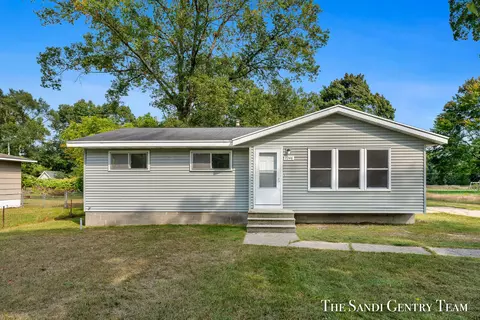 1346 Horton Rd, Muskegon, MI 49445