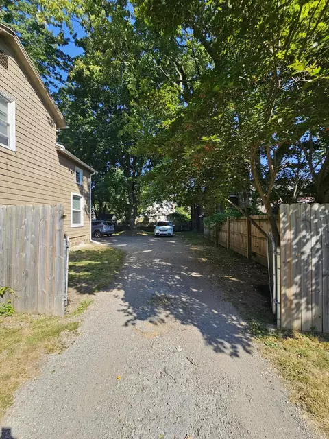 406 Griswold, Jackson, MI 49203 photo 4