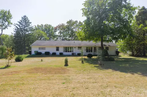 1407 Lykins Ln, Niles, MI 49120 photo 2