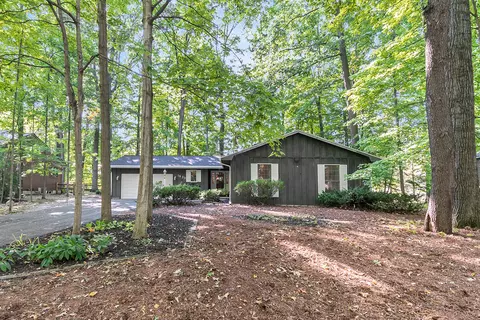 1833 Dogwood Dr, Holt, MI 48842