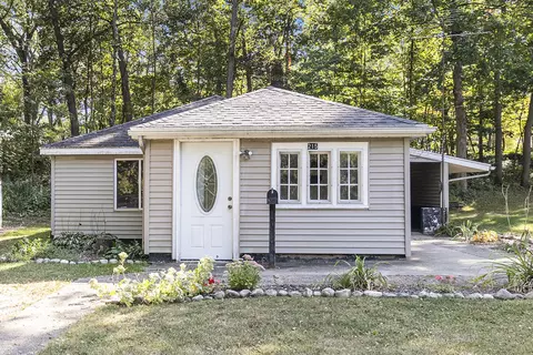 215 Delano St, Allegan, MI 49010