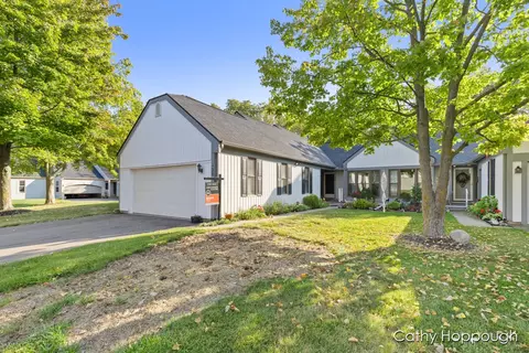 120 Blossom Dr, Portland, MI 48875