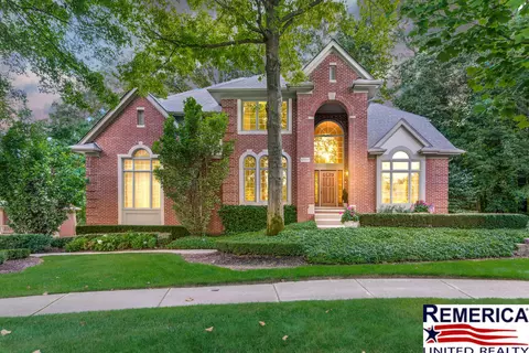 47577 Baldwin Ct, Novi, MI 48374