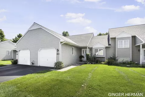 2855 Parkside Dr, Jenison, MI 49428