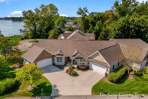 16240 Woodvale Blvd #32, Spring Lake, MI 49456