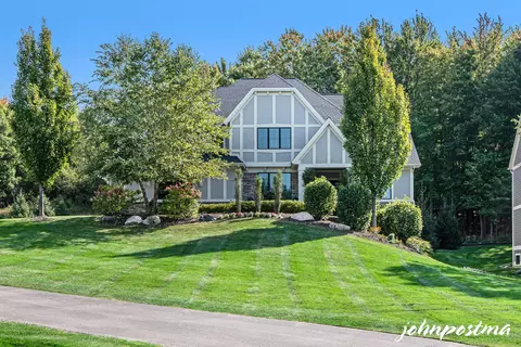 5801 Manchester Hills Dr SE, Grand Rapids, MI 49546