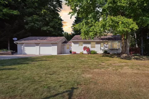 6930 Forest Hill Dr, Ellsworth, MI 49729