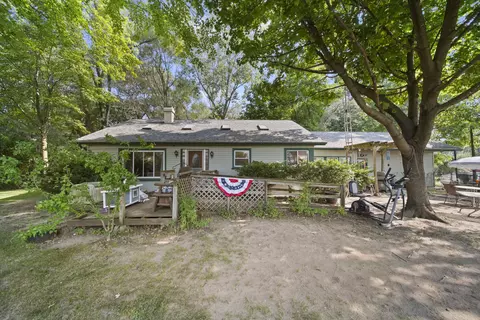 11131 Resort Rd, Pleasant Lake, MI 49272