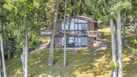 257 Westshore Dr, Jerome, MI 49249