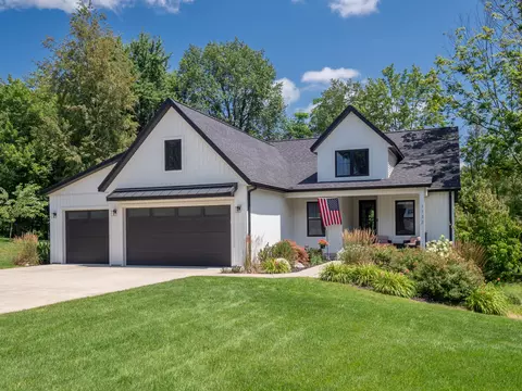 1132 Hawkins Ct, Kalamazoo, MI 49009