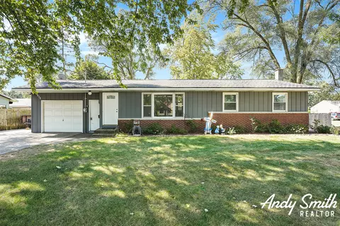 828 Butternut Dr, Holland, MI 49424