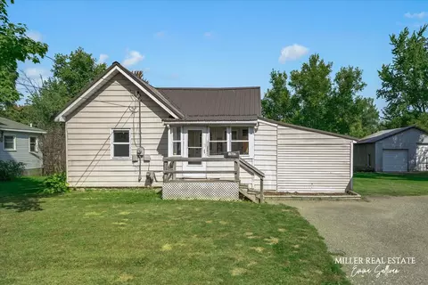 1423 Harrison St, Lake Odessa, MI 48849