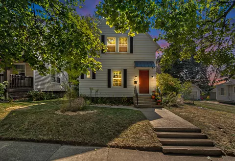 4 Dean St NE, Grand Rapids, MI 49505