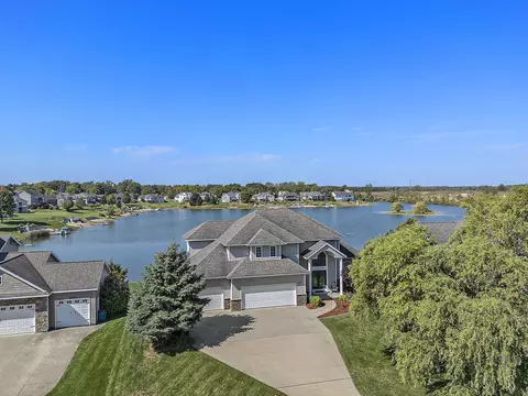 8873 12th Ave, Jenison, MI 49428