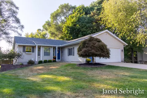 2605 Spring Ct, Zeeland, MI 49464
