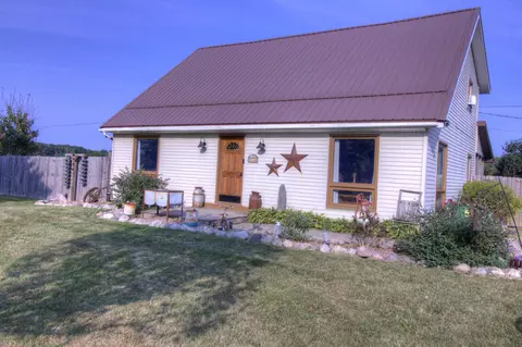 3204 N Crystal Rd, Vestaburg, MI 48891