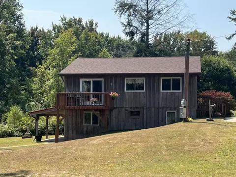 11038 Masters Rd, Howard City, MI 49329