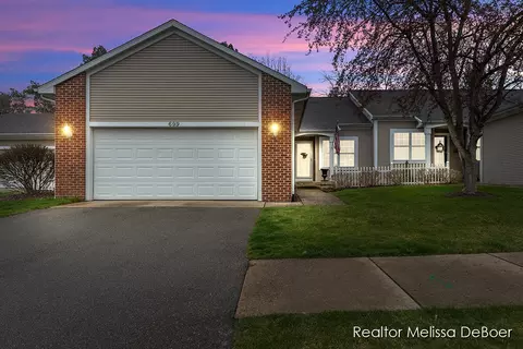 699 Strawberry Valley Ave NW, Comstock Park, MI 49321
