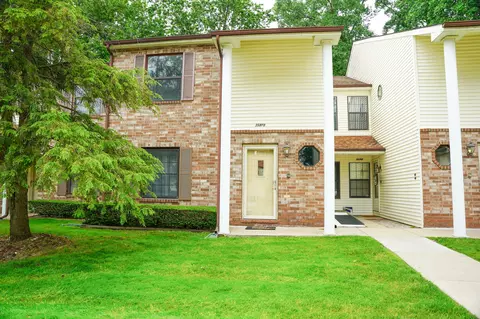 35809 Castlewood Ct, Westland, MI 48185