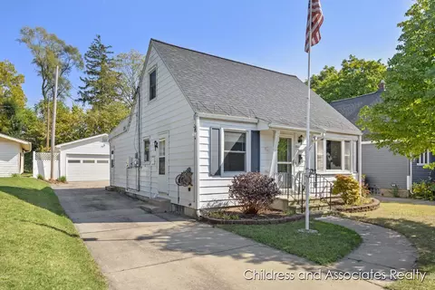 2312 Riverside Dr NE, Grand Rapids, MI 49505