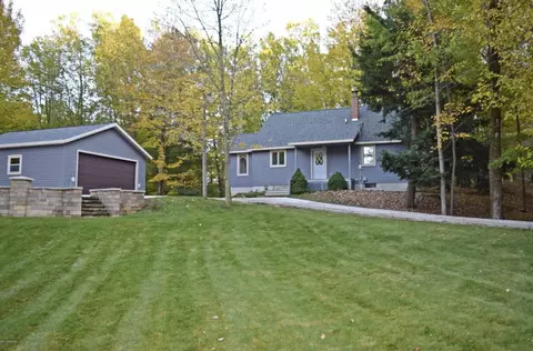 4395 W Fox Farm Rd, Manistee, MI 49660