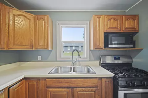 220 Curtis Ave, Jackson, MI 49203 photo 8