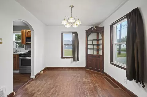 220 Curtis Ave, Jackson, MI 49203 photo 5