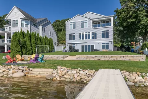 1230 N Eagle Lake Dr, Kalamazoo, MI 49009