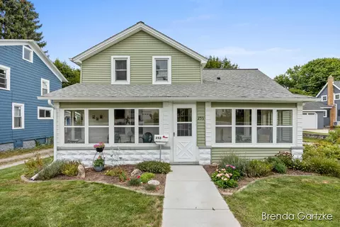 253 Courtland St, Rockford, MI 49341