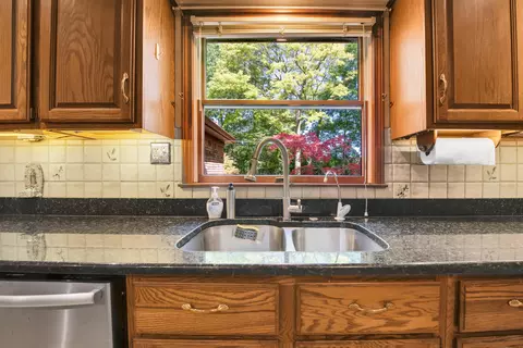 8374 Bridge Rd, Grosse Ile, MI 48138 photo 7