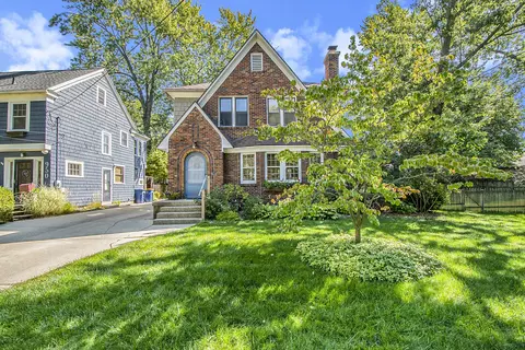956 Maxwell Ave SE, Grand Rapids, MI 49506