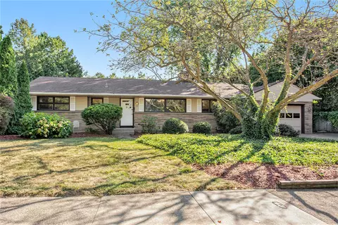 1864 Lynne Ln NW, Grand Rapids, MI 49504