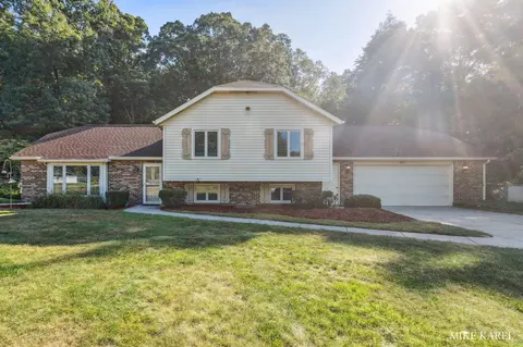 11388 Rugby Dr NW, Grand Rapids, MI 49544